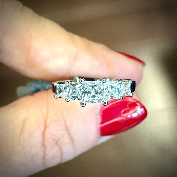 NWT Rhinestone 5 Stone Ring - Picture 1 of 2